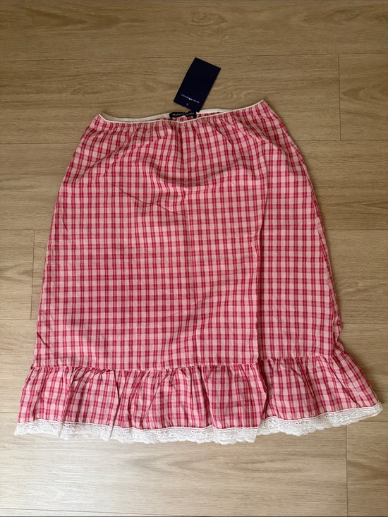 Brandy Melville Dresses & Skirts - Brandy Melville Red Pink Gingham Flutter Knee Length Skirt with Lace Trim